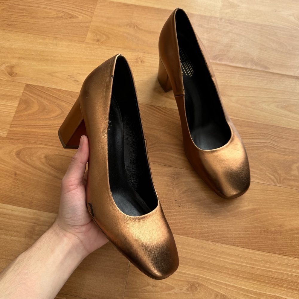 Charlotte Stone Metallic Gold Block Heel Size 7